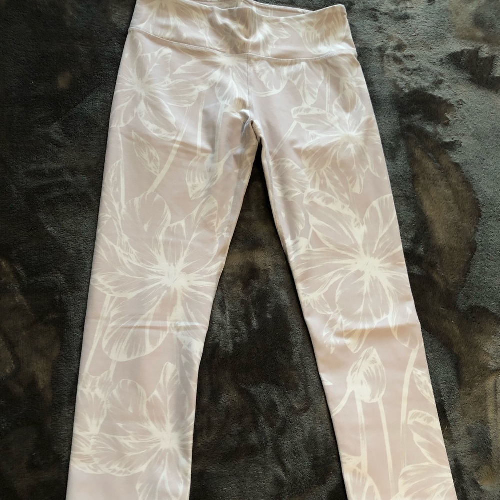 Mid-rise Fabletics crop leggings